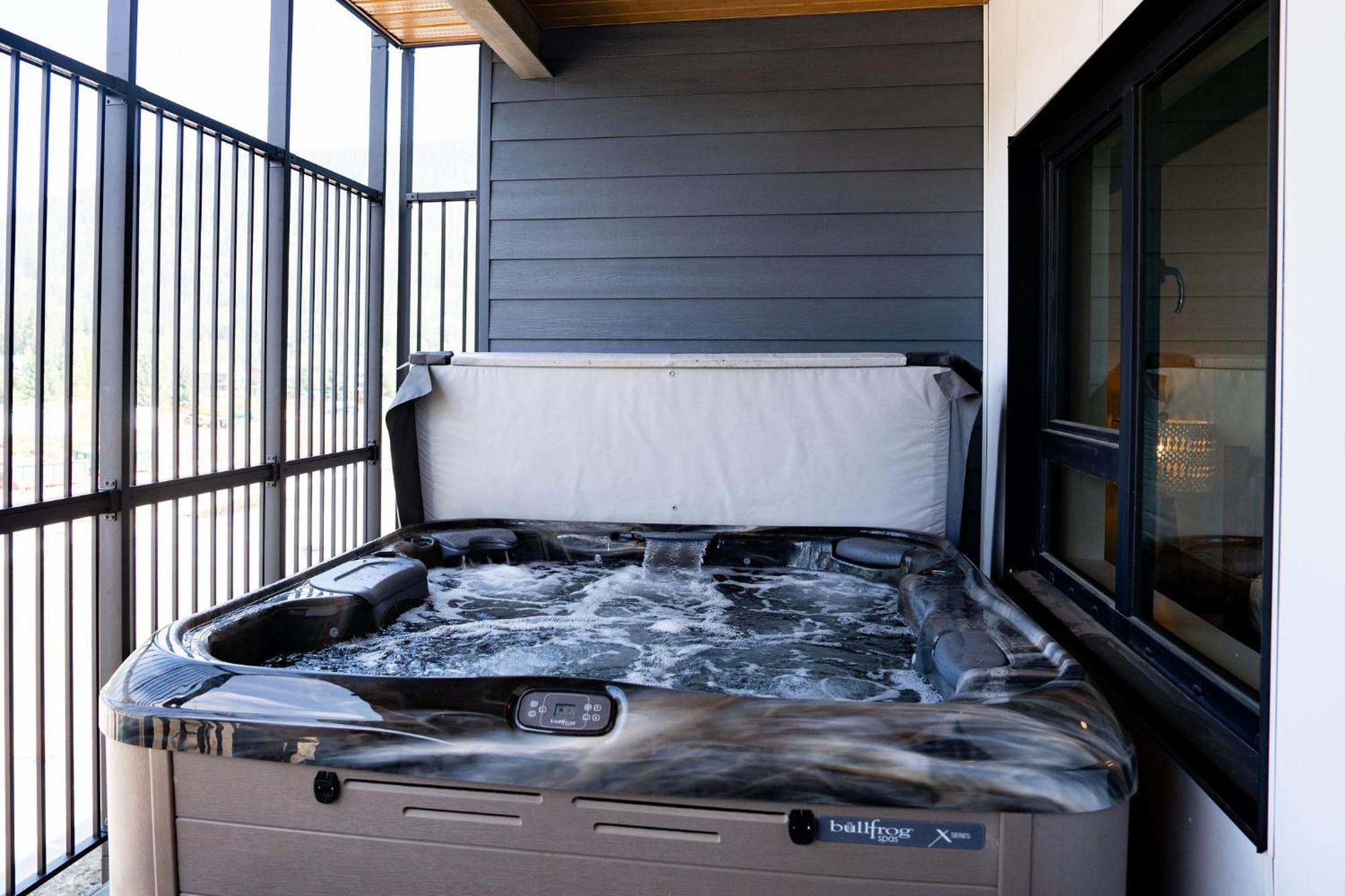 Alpine Haven By Revelstoke Vacations Apartment Luaran gambar
