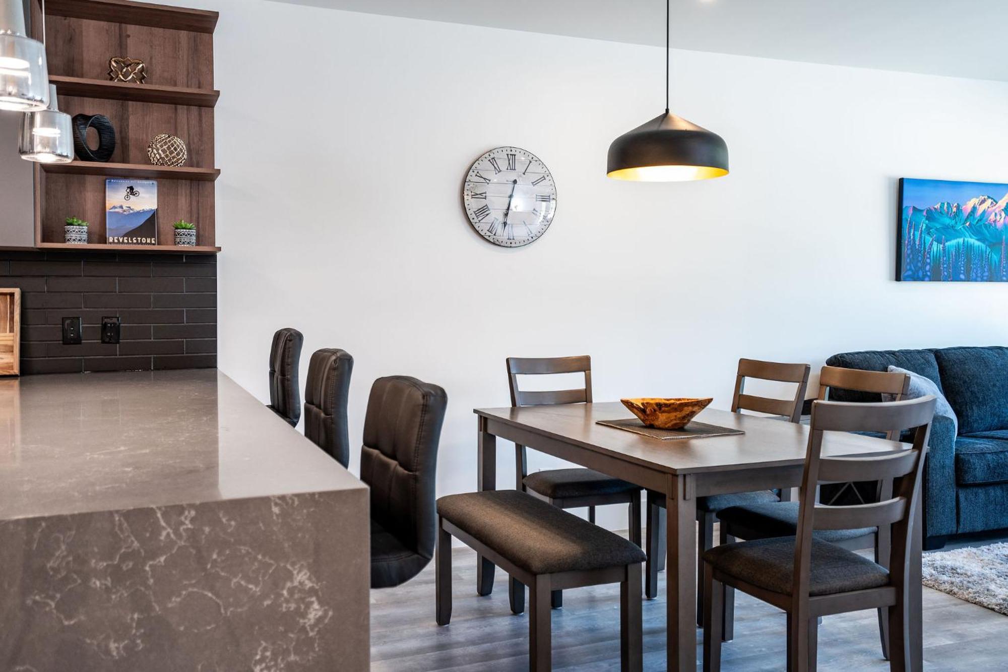 Alpine Haven By Revelstoke Vacations Apartment Luaran gambar