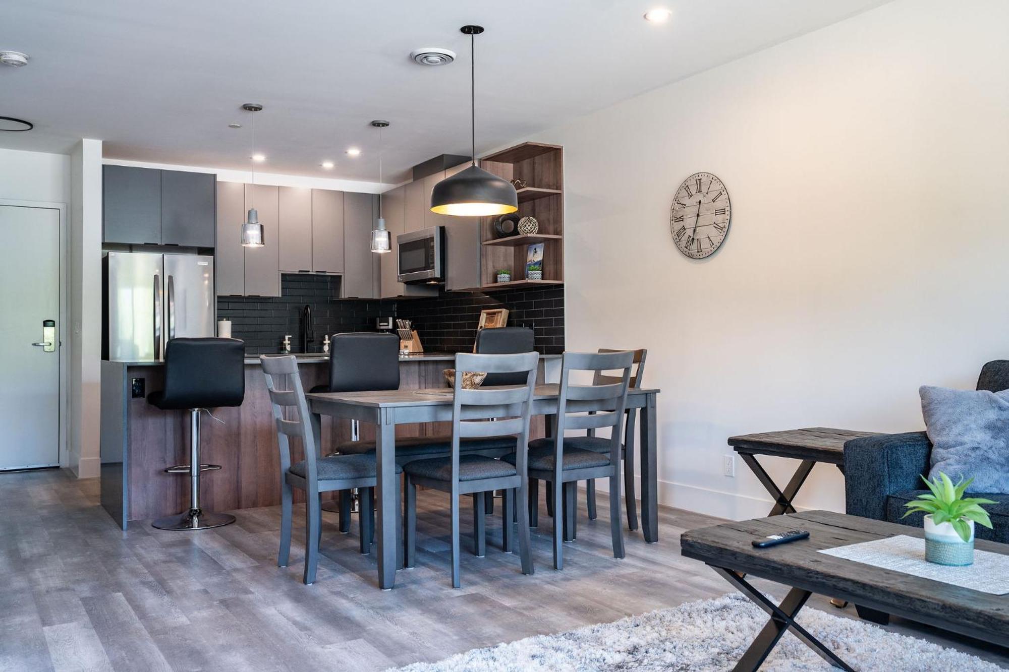 Alpine Haven By Revelstoke Vacations Apartment Luaran gambar