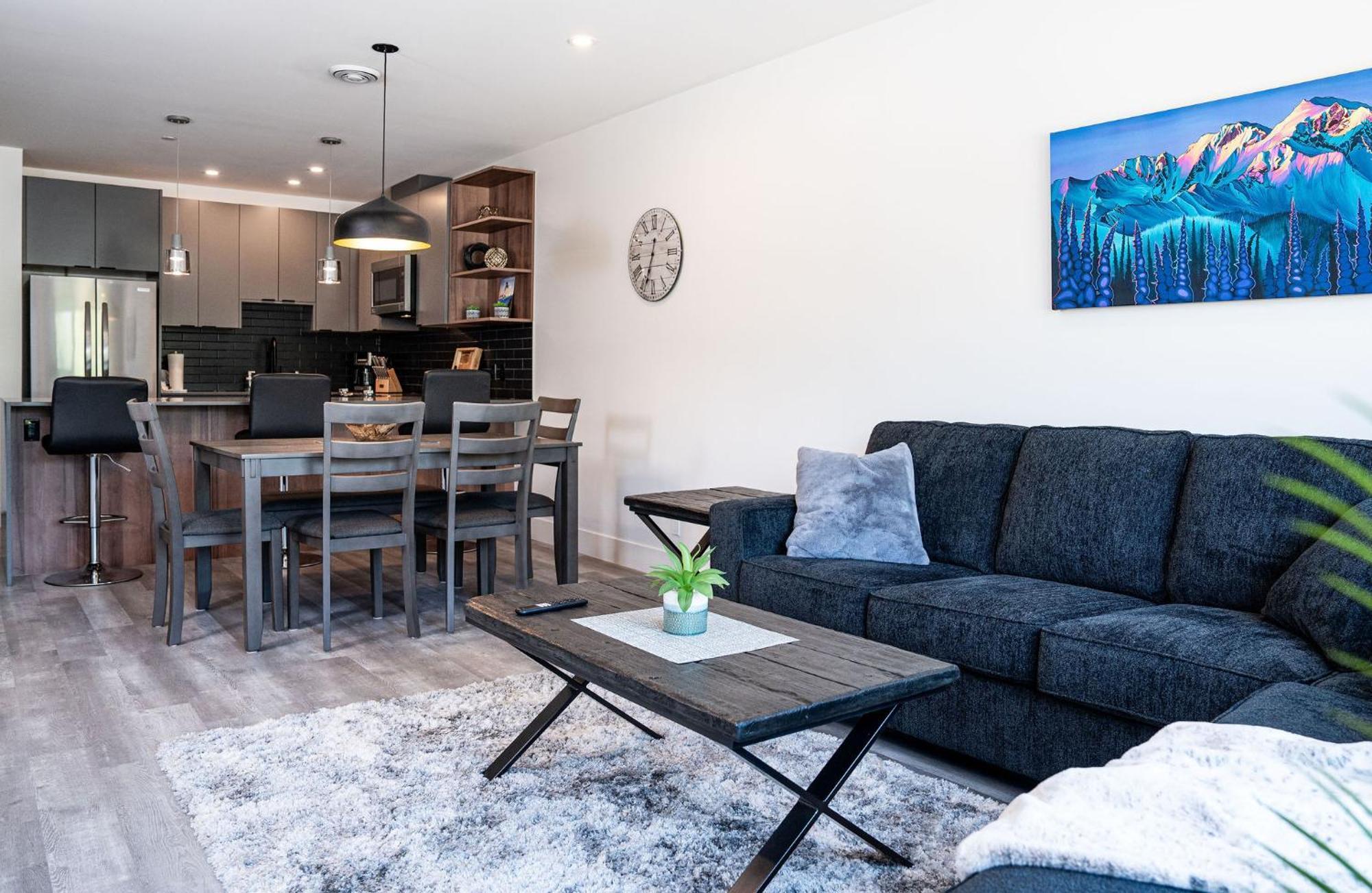 Alpine Haven By Revelstoke Vacations Apartment Luaran gambar