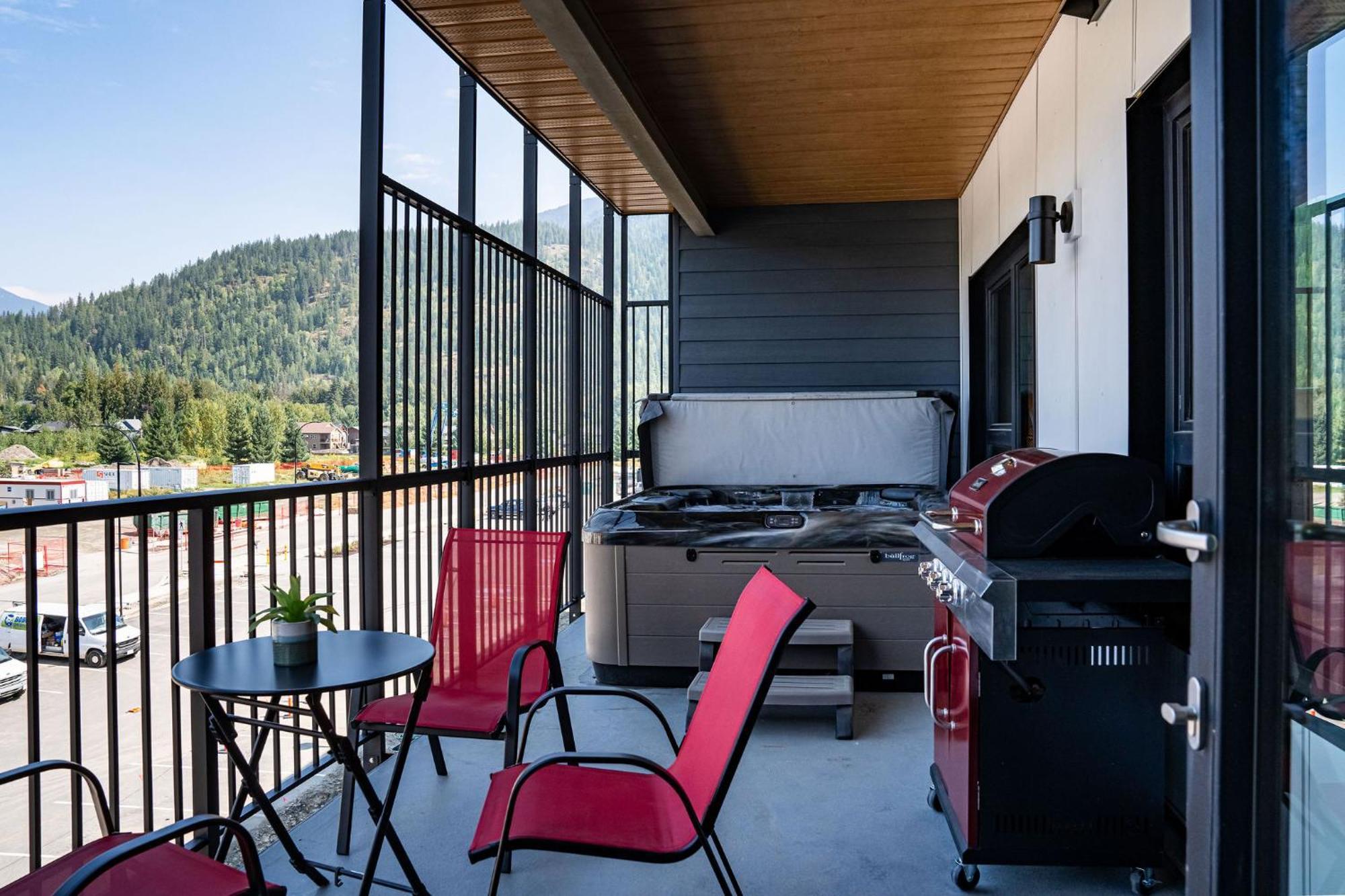 Alpine Haven By Revelstoke Vacations Apartment Luaran gambar