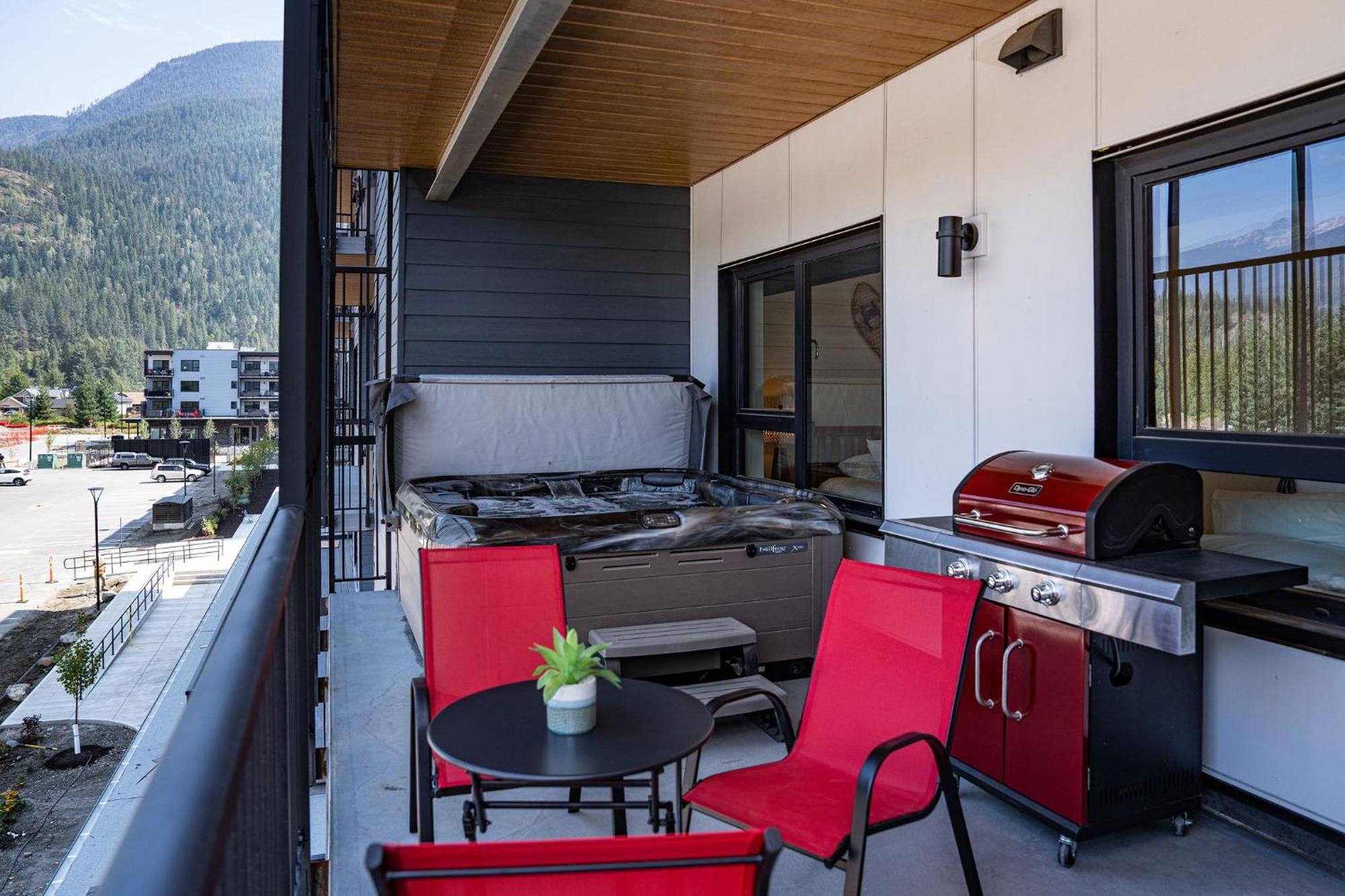 Alpine Haven By Revelstoke Vacations Apartment Luaran gambar