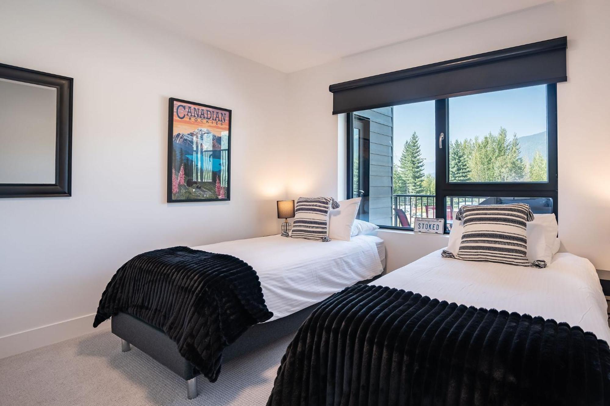Alpine Haven By Revelstoke Vacations Apartment Luaran gambar