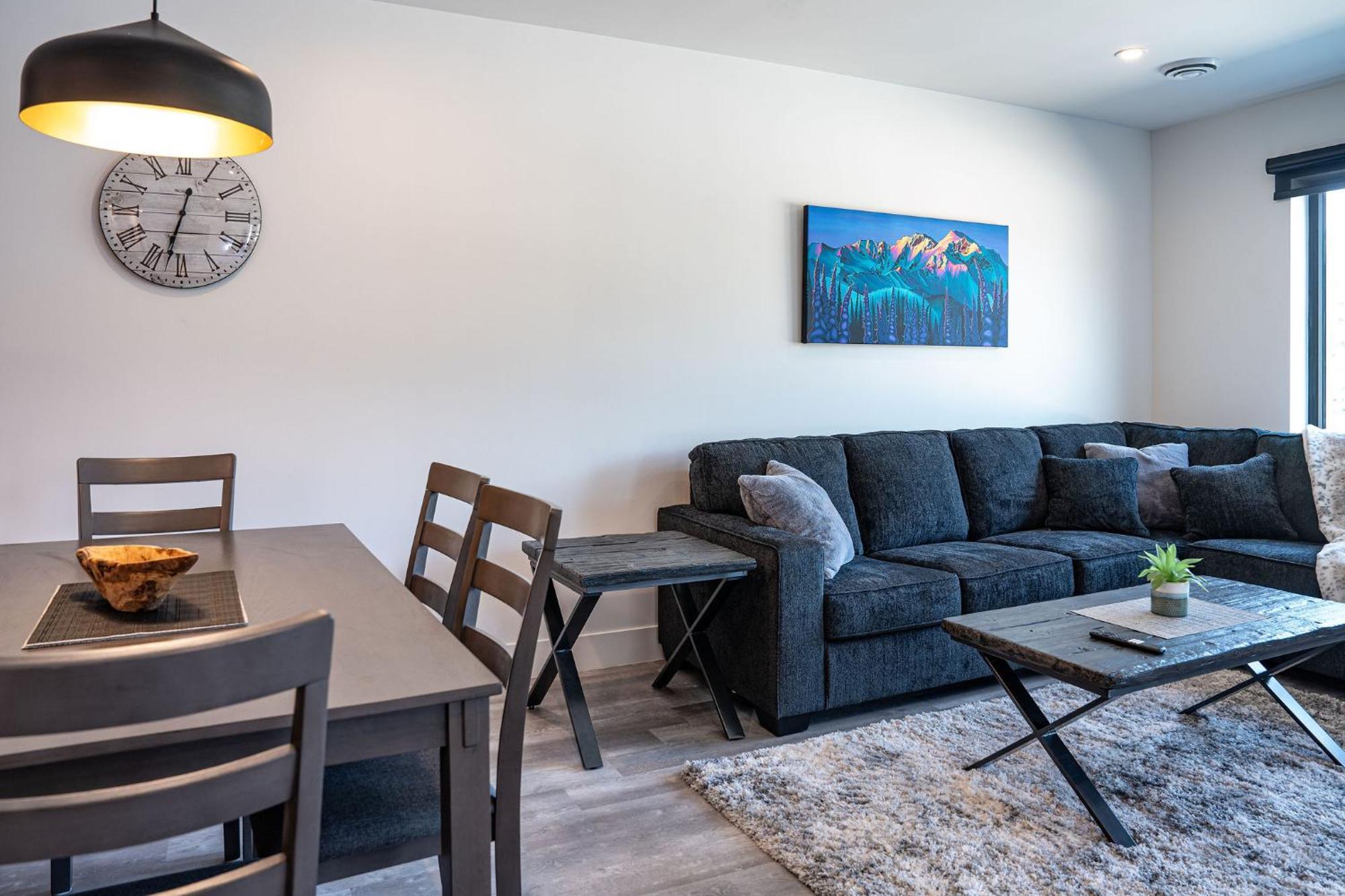 Alpine Haven By Revelstoke Vacations Apartment Luaran gambar