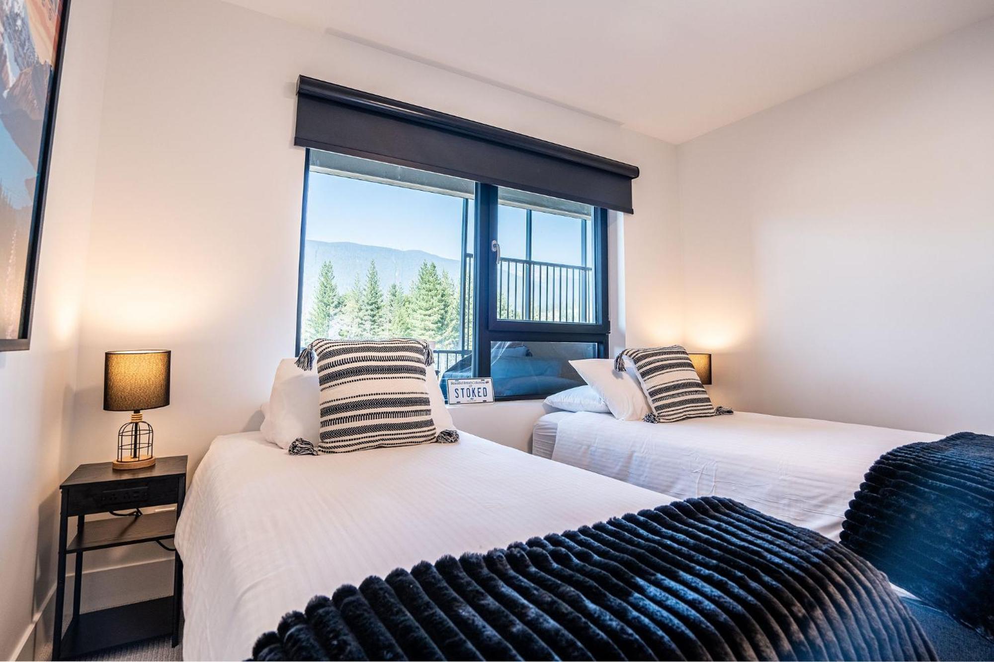 Alpine Haven By Revelstoke Vacations Apartment Luaran gambar