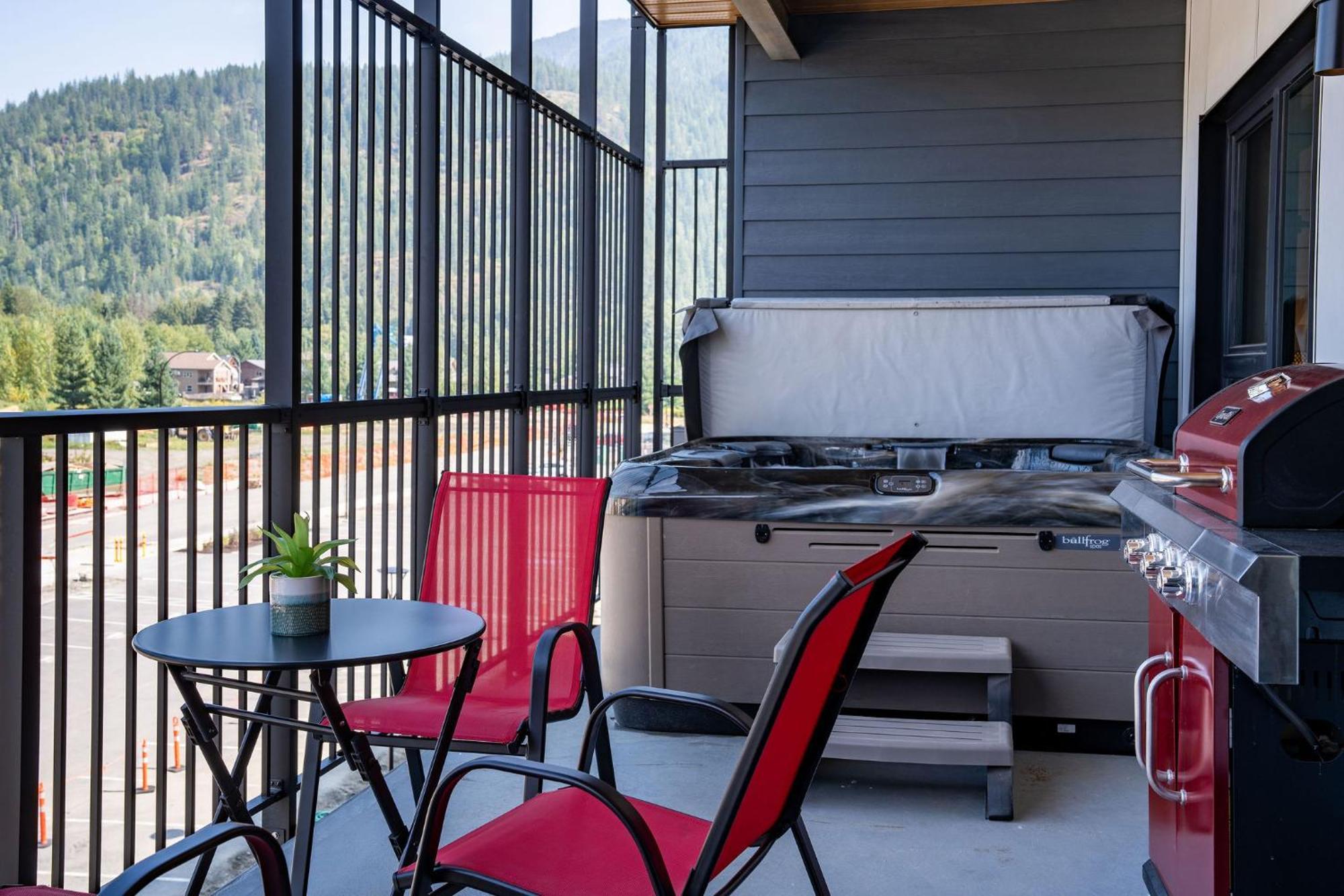 Alpine Haven By Revelstoke Vacations Apartment Luaran gambar