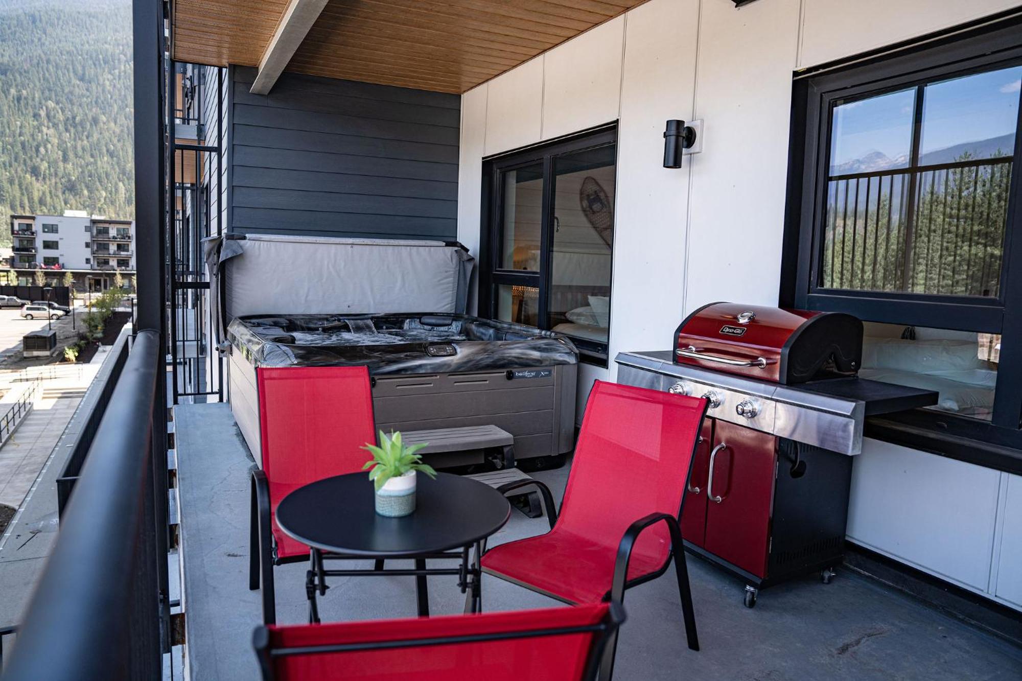 Alpine Haven By Revelstoke Vacations Apartment Luaran gambar