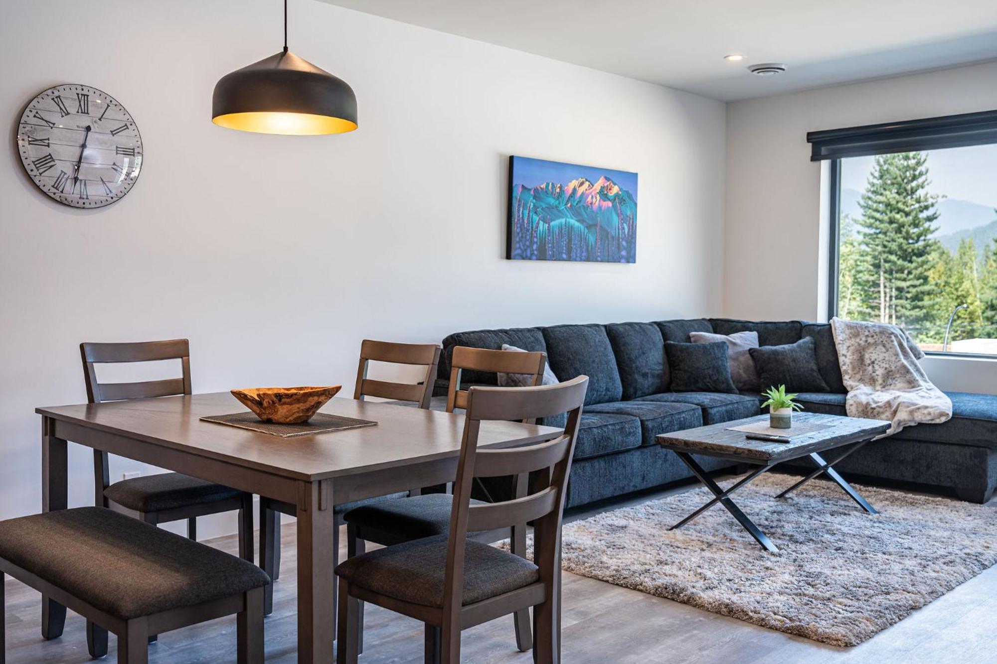 Alpine Haven By Revelstoke Vacations Apartment Luaran gambar